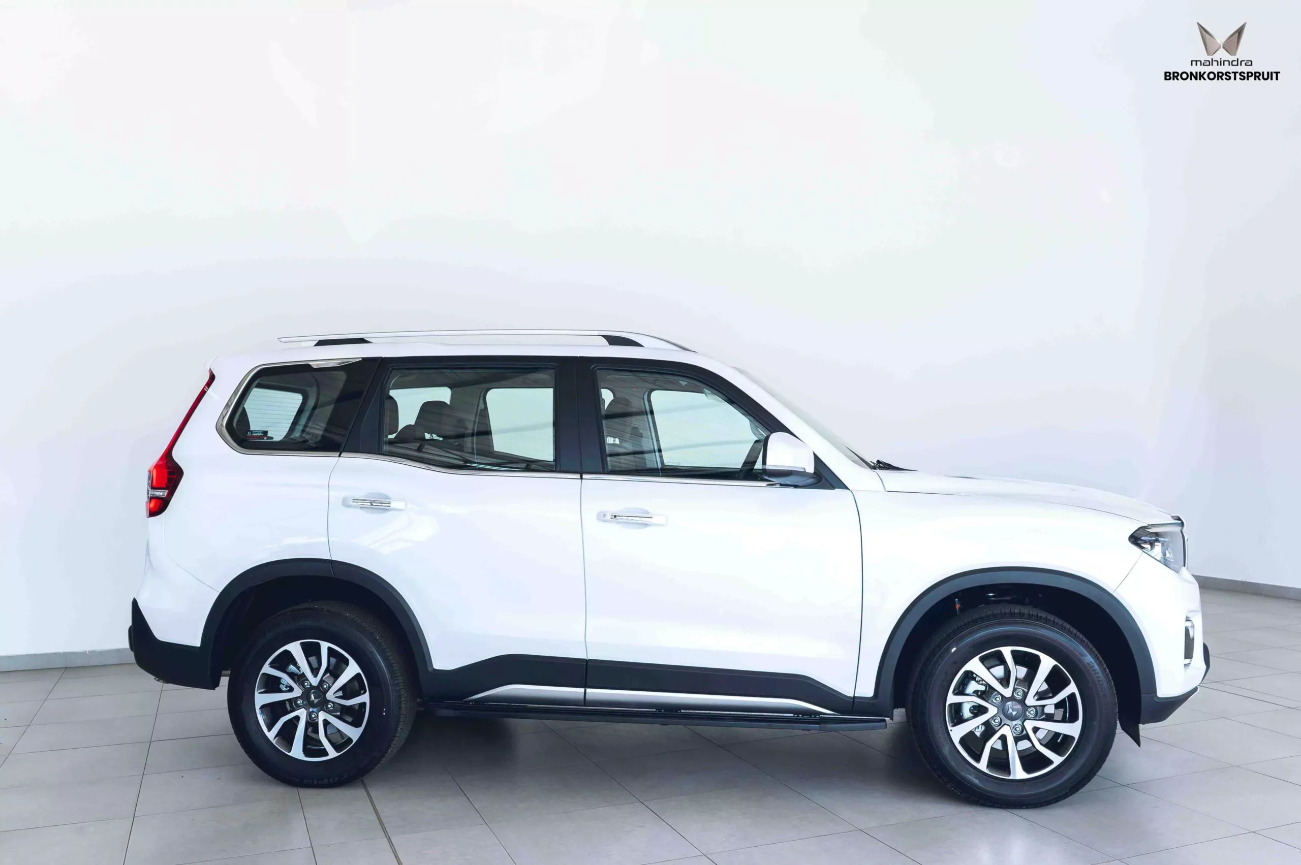 Vehicle Image for 2/3for Mahindra Scorpio-N 2.2D Z8 (automatic | diesel)